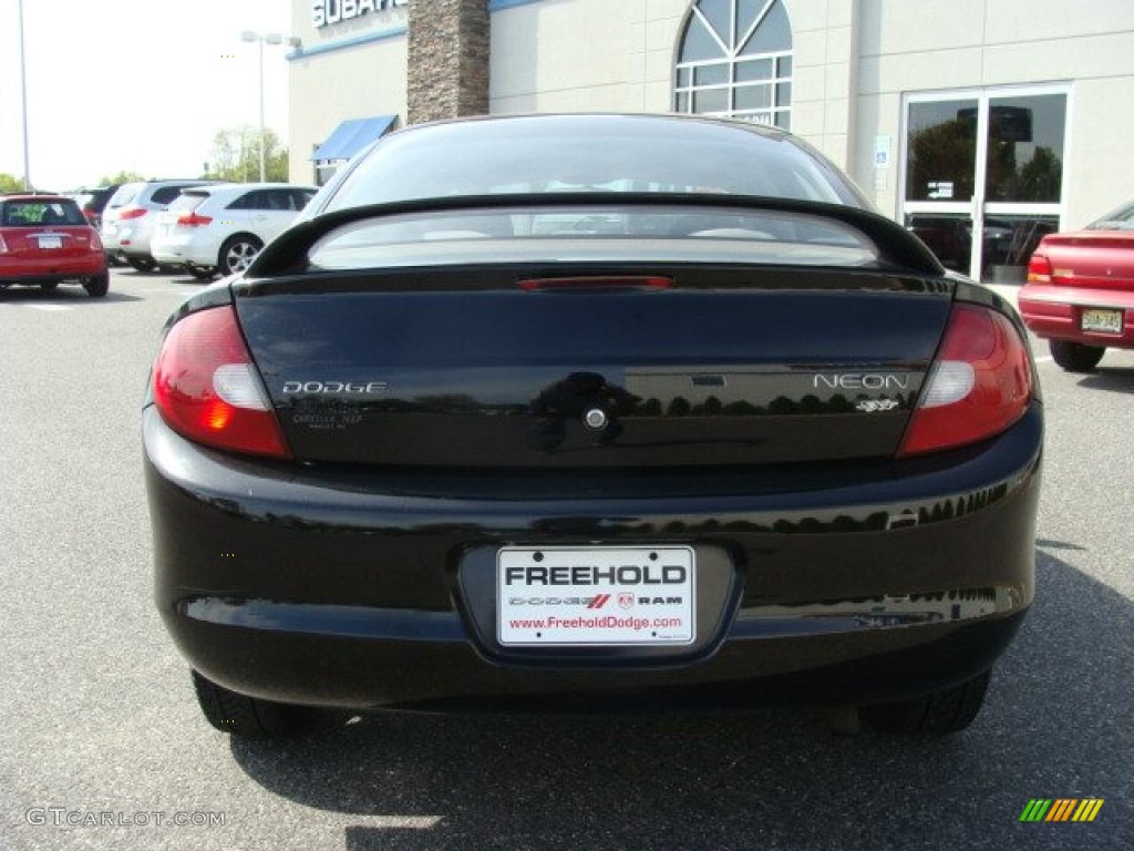 2002 Neon SXT - Black Clearcoat / Dark Slate Gray photo #5