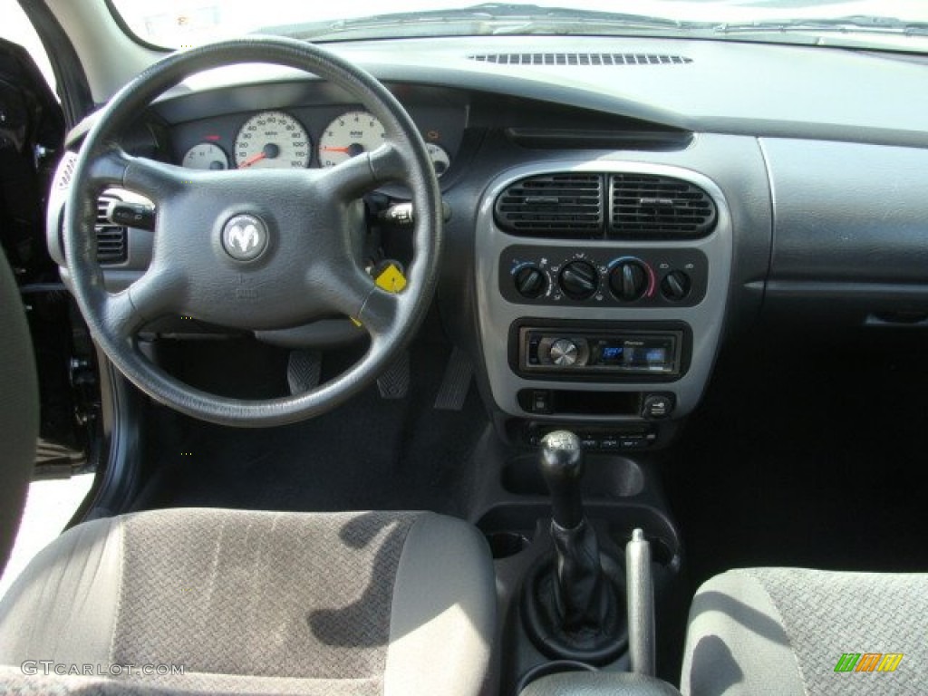 2002 Neon SXT - Black Clearcoat / Dark Slate Gray photo #11