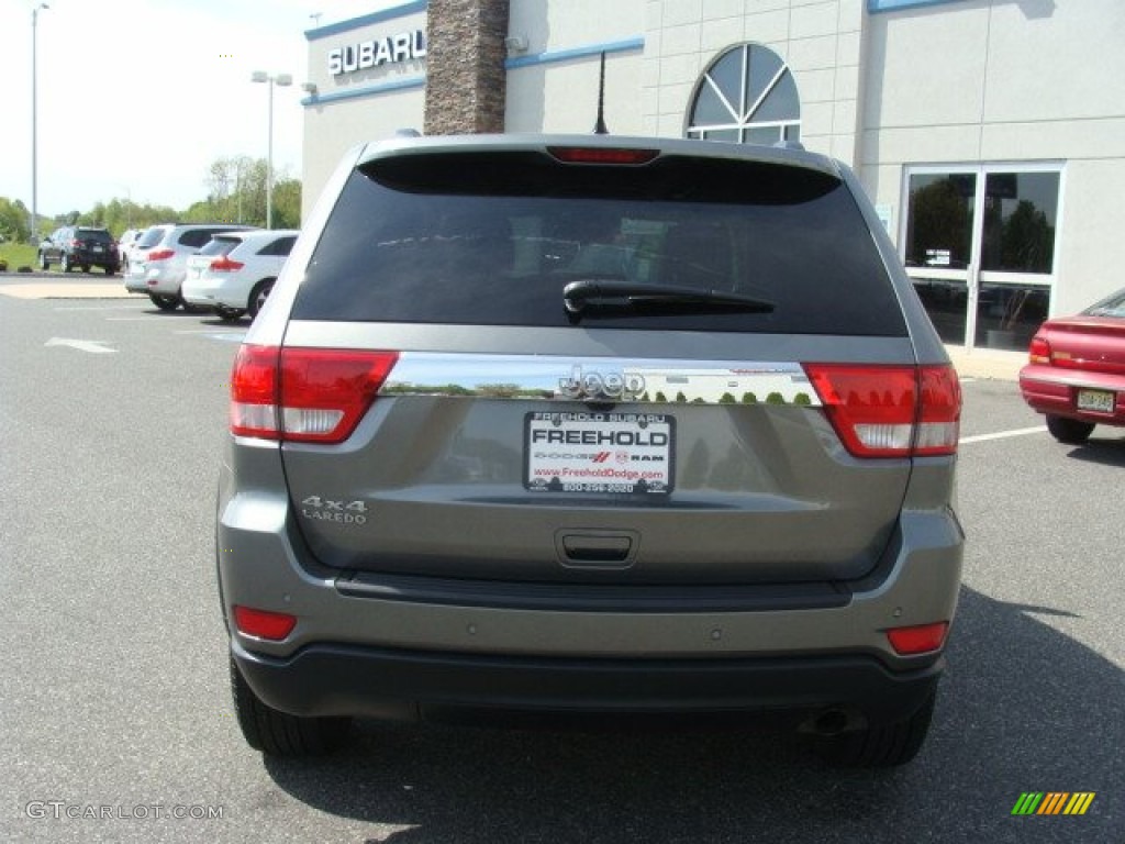 2011 Grand Cherokee Laredo X Package 4x4 - Mineral Gray Metallic / Black photo #5