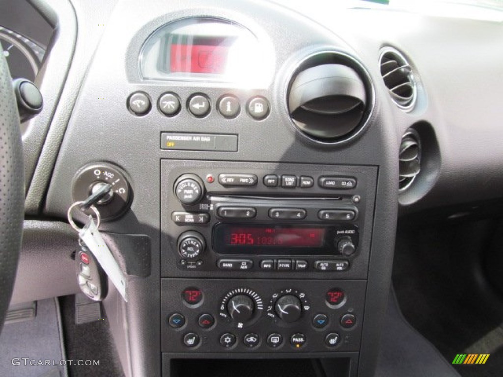 2007 Pontiac Grand Prix GXP Sedan Controls Photos