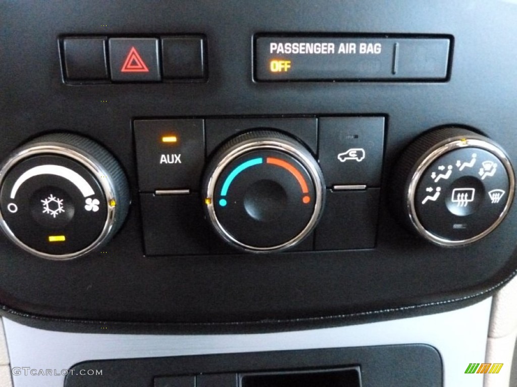 2008 Saturn Outlook XE Controls Photo #64518142