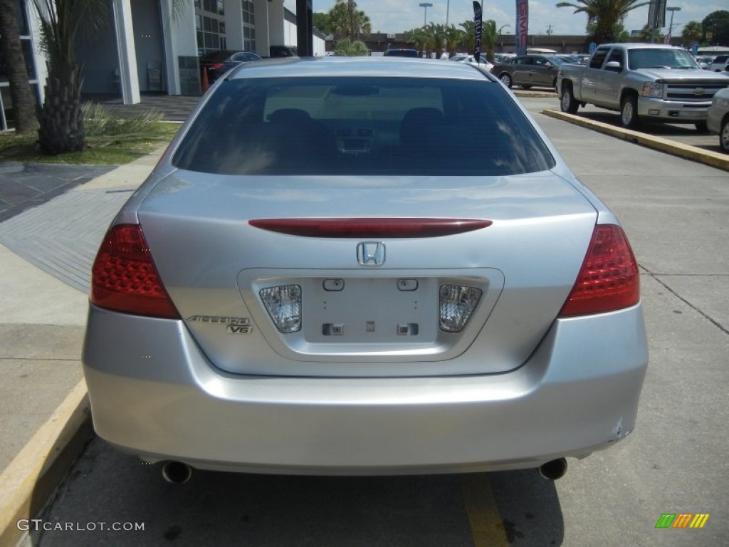 2006 Accord LX V6 Sedan - Alabaster Silver Metallic / Gray photo #3