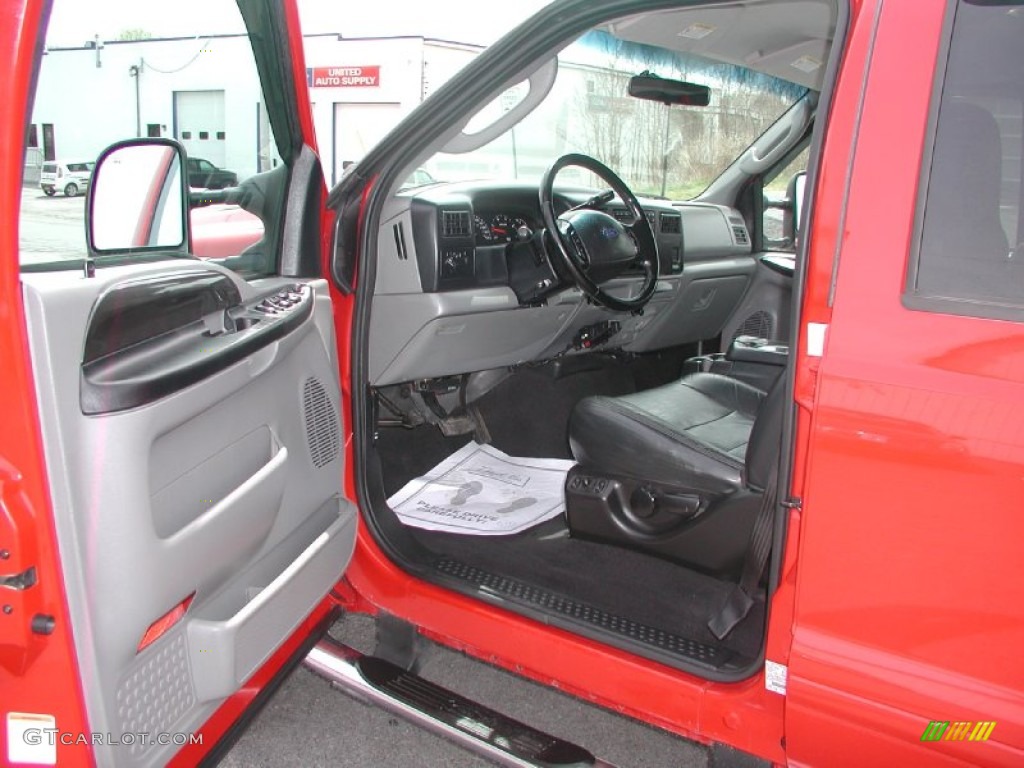 2003 F350 Super Duty XLT Crew Cab 4x4 - Red / Black photo #31