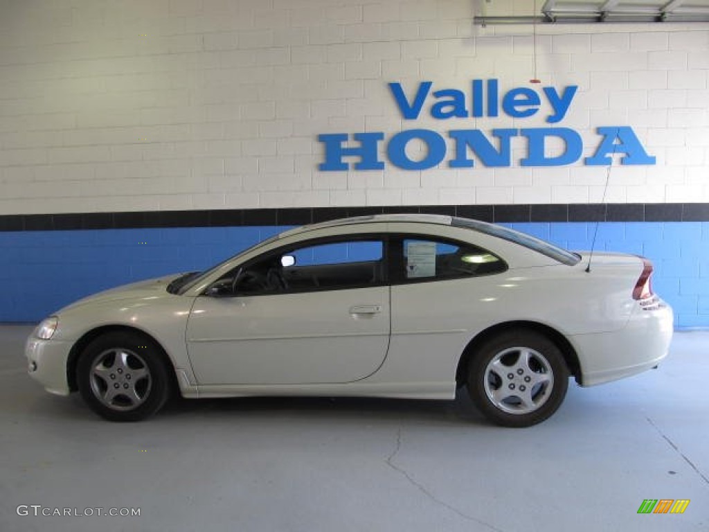 2002 Stratus SE Coupe - Satin White Pearl / Black/Light Gray photo #2