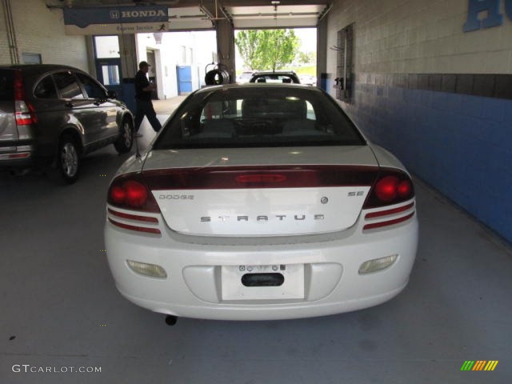 2002 Stratus SE Coupe - Satin White Pearl / Black/Light Gray photo #3
