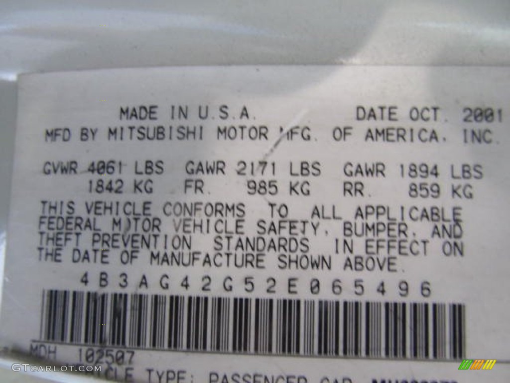 2002 Stratus SE Coupe - Satin White Pearl / Black/Light Gray photo #14