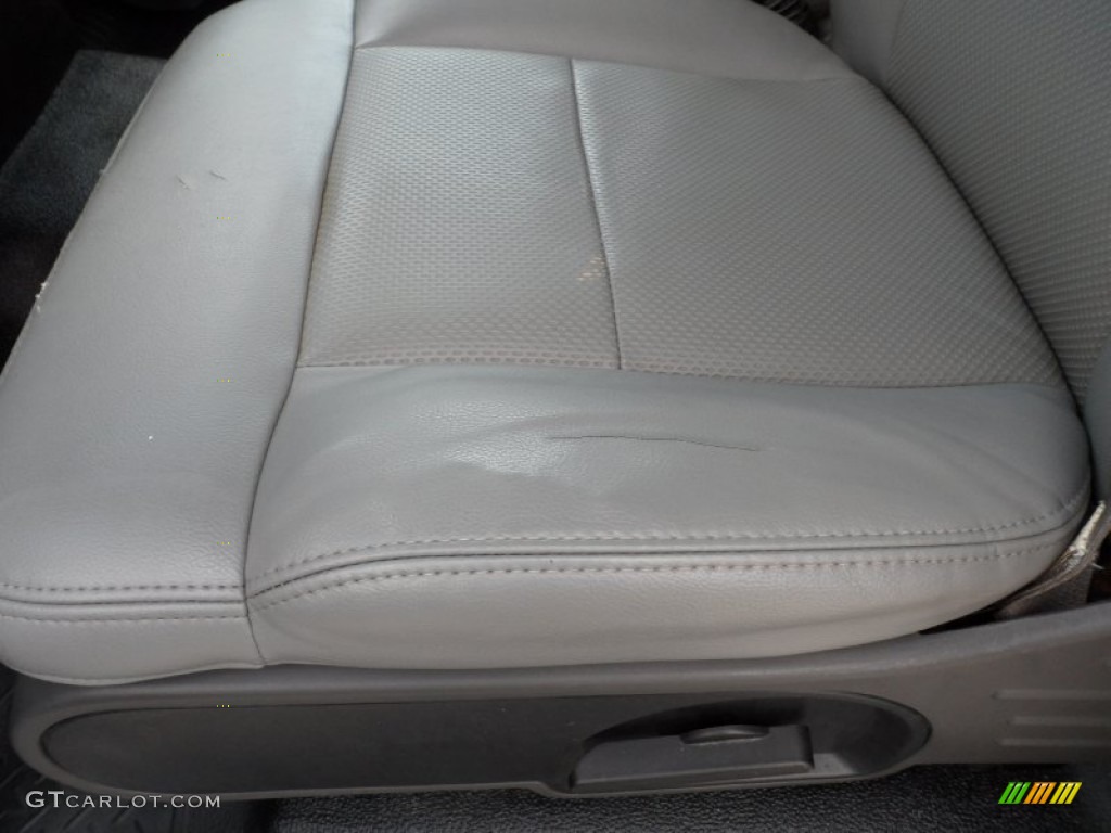 2006 F150 XL Regular Cab - Oxford White / Medium Flint photo #28