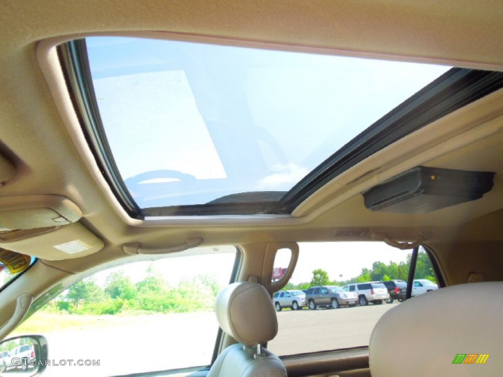 2004 Sequoia SR5 - Natural White / Oak photo #11