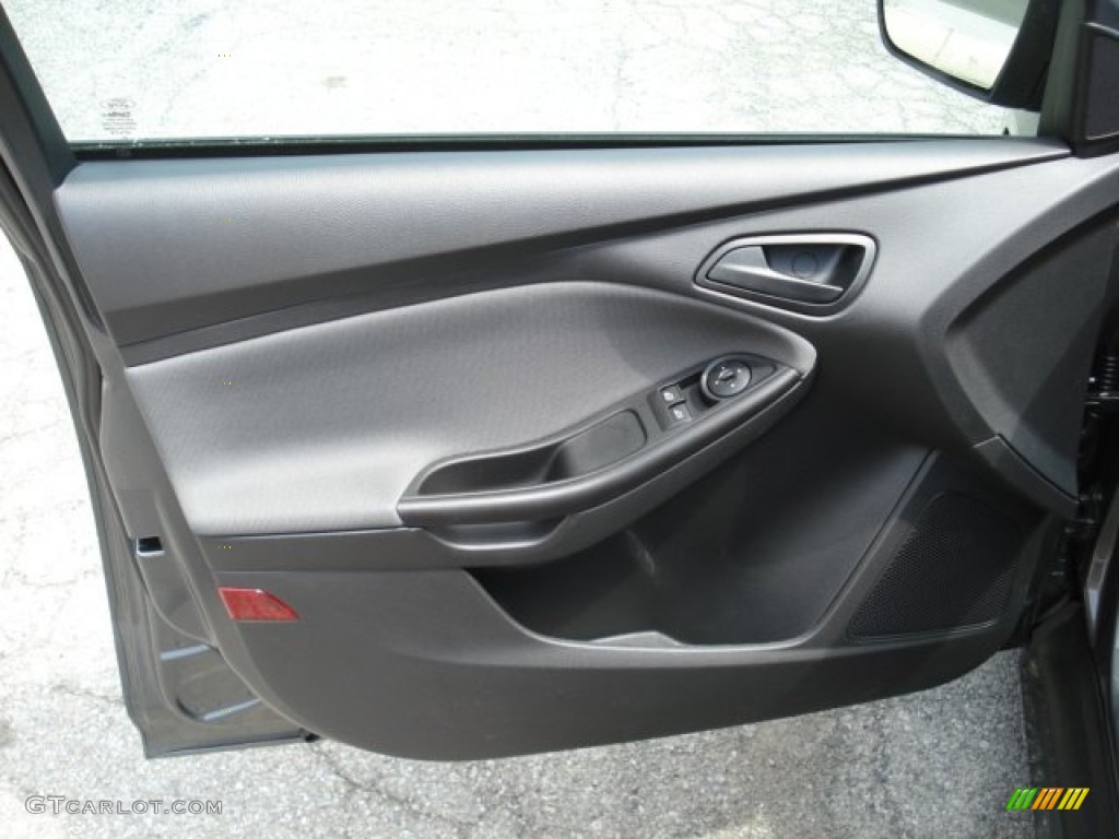 2012 Focus S Sedan - Sterling Grey Metallic / Charcoal Black photo #12