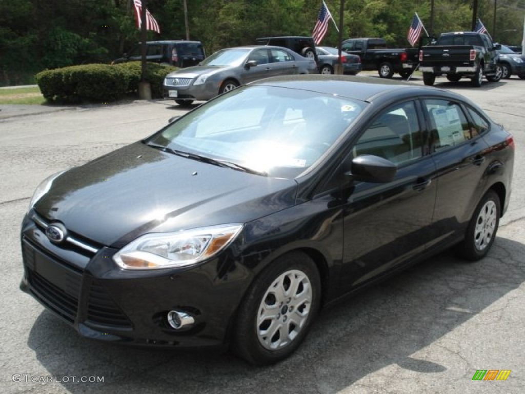 2012 Focus SE Sedan - Black / Stone photo #4