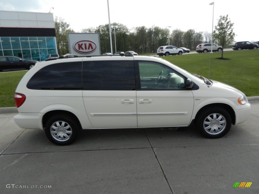 2007 Town & Country Touring - Stone White / Medium Slate Gray photo #2