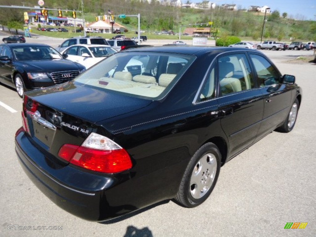 2004 Avalon XLS - Black / Ivory photo #5