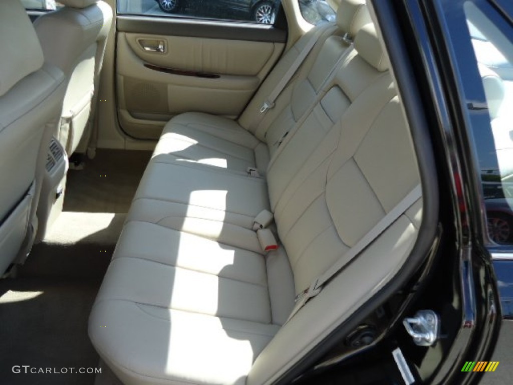 2004 Avalon XLS - Black / Ivory photo #11