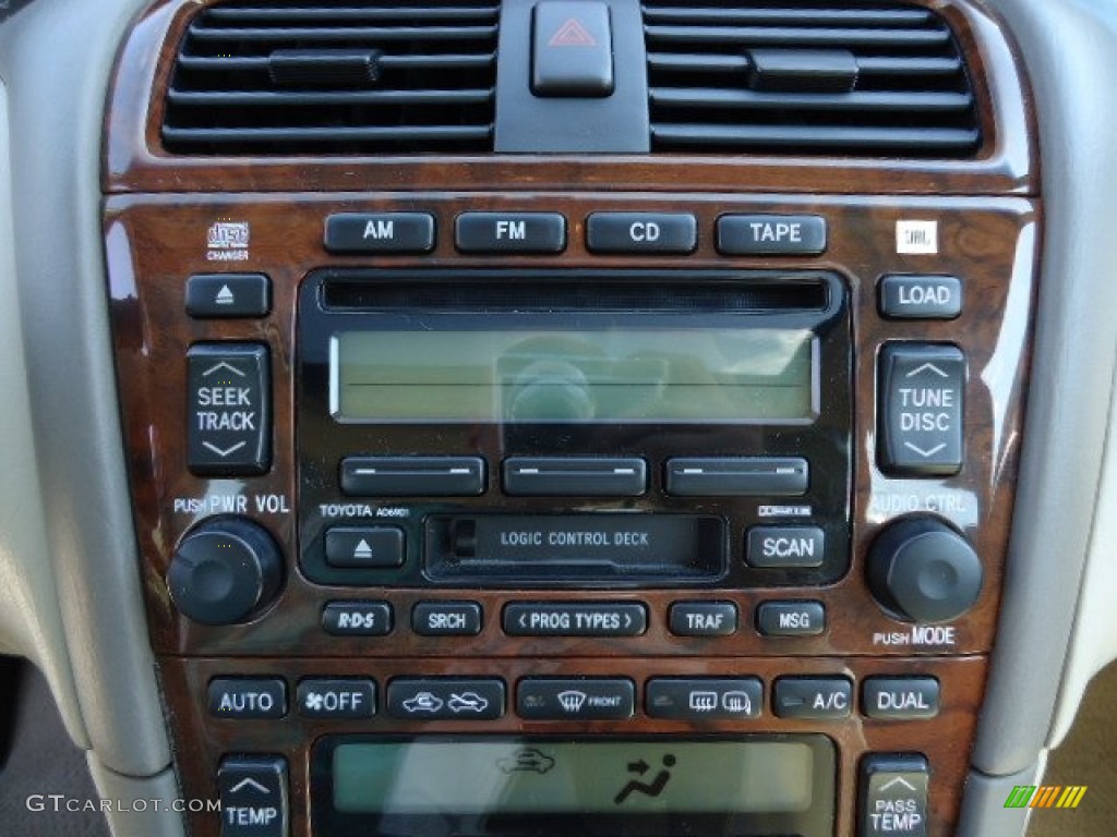 2004 Avalon XLS - Black / Ivory photo #19