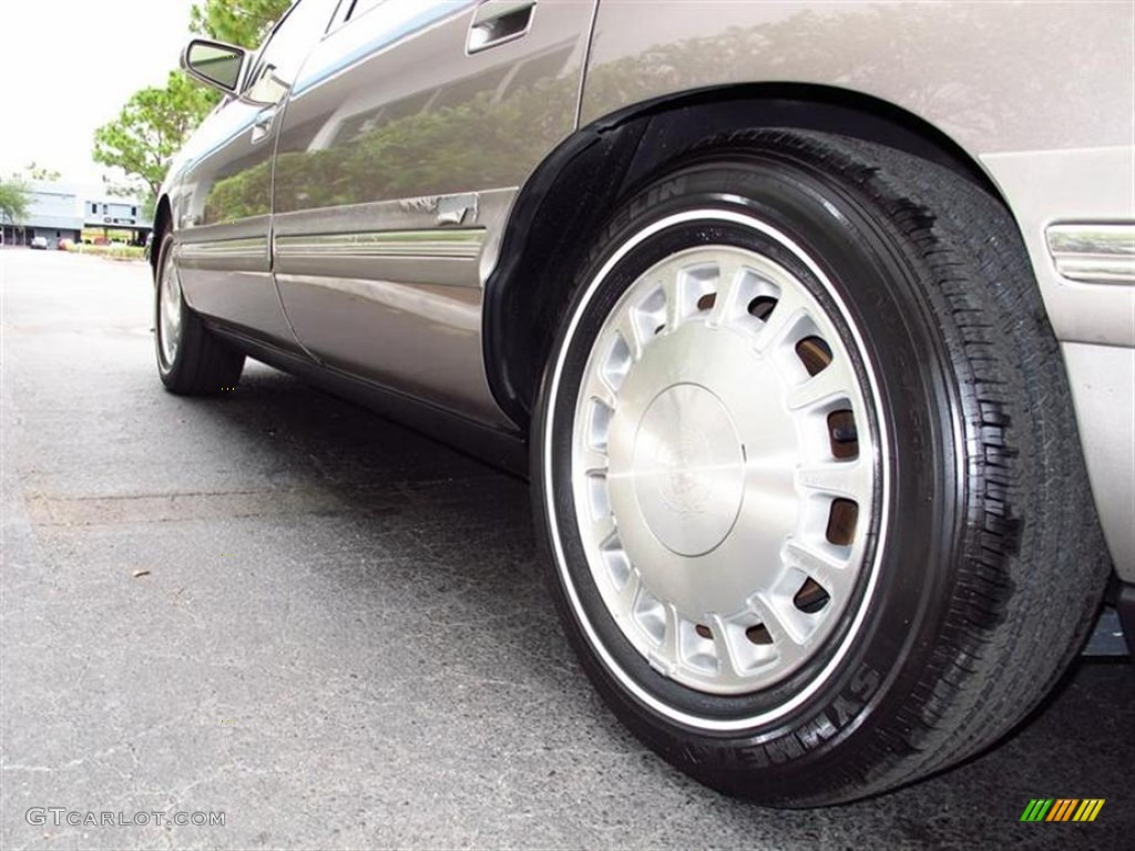 1998 DeVille Sedan - Light Driftwood Metallic / Beige photo #6