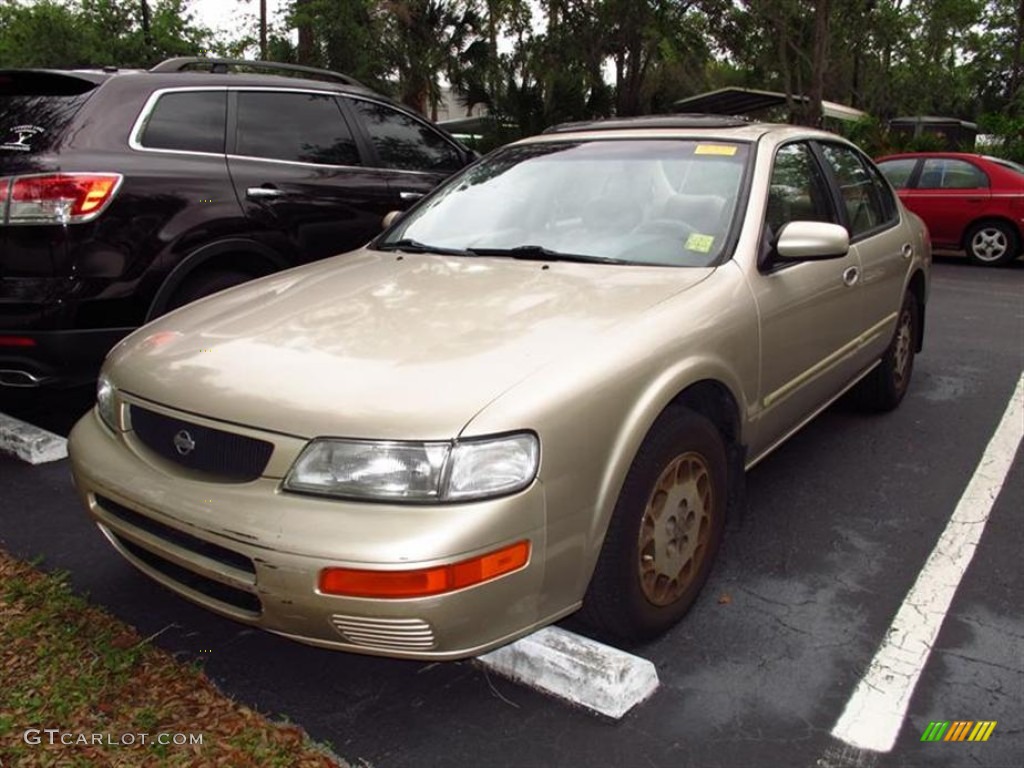 1996 Maxima GXE - Pebble Beige Metallic / Beige photo #4