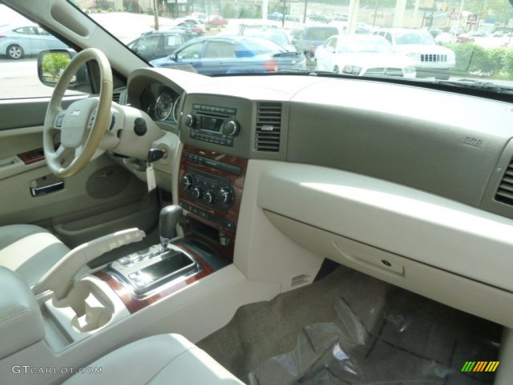 2007 Grand Cherokee Limited 4x4 - Light Graystone Pearl / Dark Khaki/Light Graystone photo #14