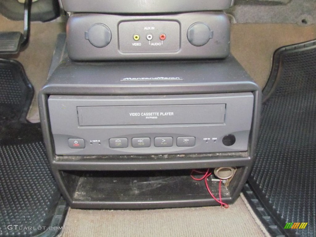 2001 Montana MontanaVision - Light Taupe Metallic / Taupe photo #10