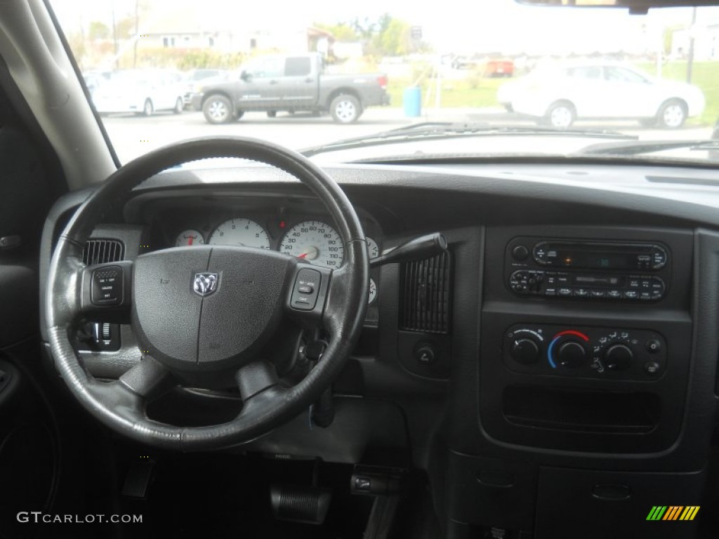 2004 Ram 1500 SLT Quad Cab 4x4 - Black / Dark Slate Gray photo #4