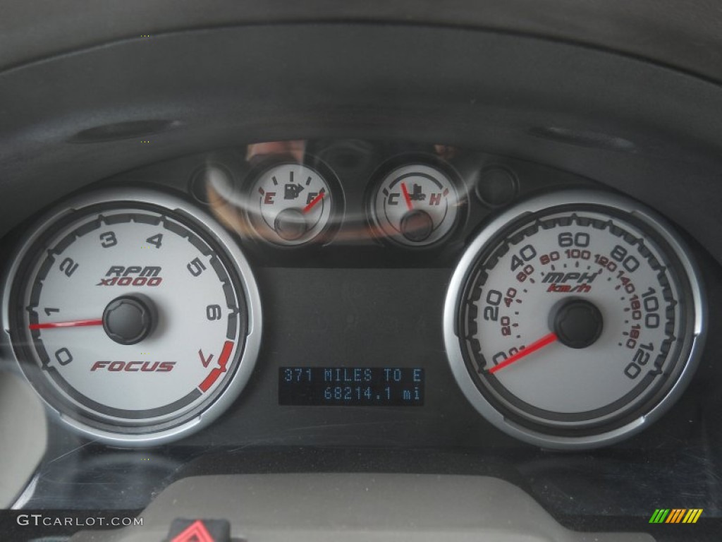 2009 Ford Focus SE Sedan Gauges Photo #64587090