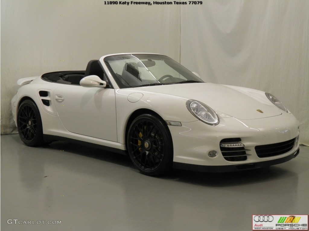 Carrara White Porsche 911