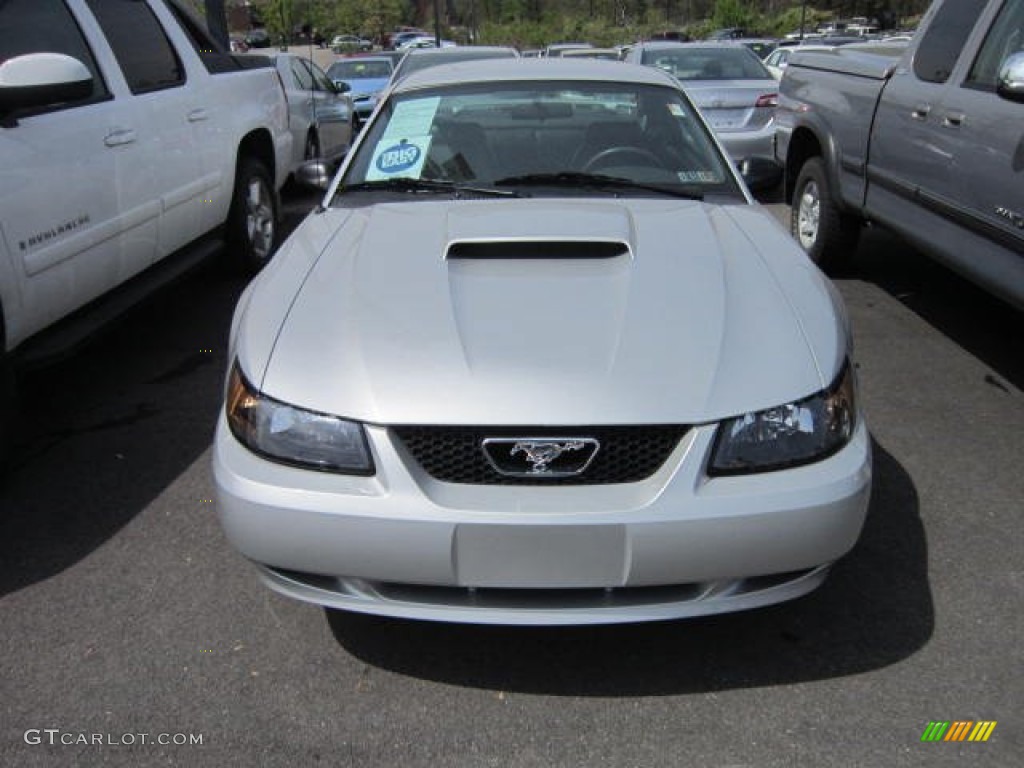 2001 Mustang GT Coupe - Silver Metallic / Dark Charcoal photo #2