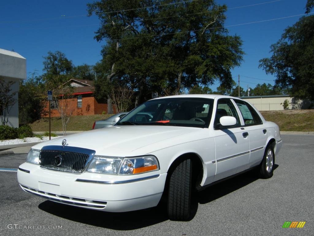 2005 Grand Marquis LS - Vibrant White / Medium Parchment photo #1