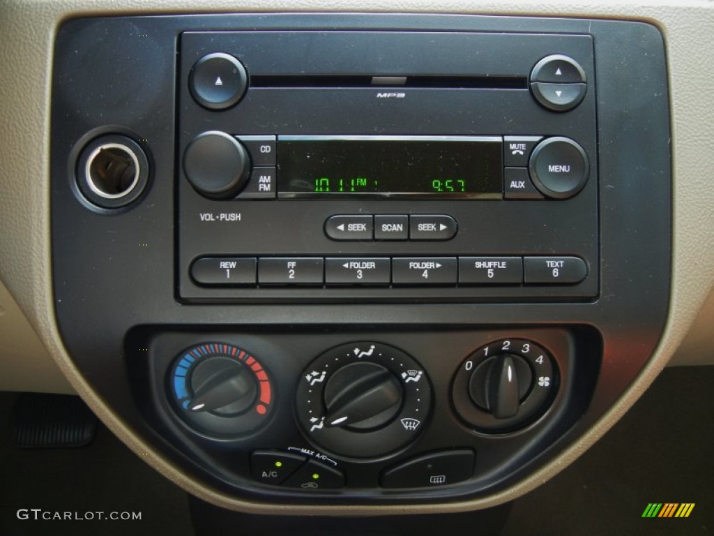 2006 Ford Focus ZX4 S Sedan Controls Photos