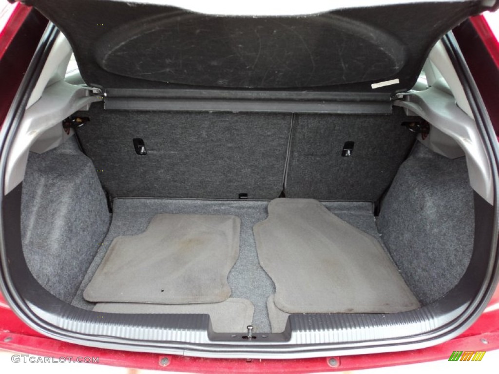 2004 Ford Focus ZX5 Hatchback Trunk Photo #64631568