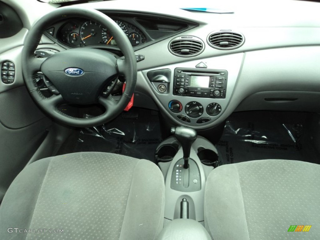 2004 Ford Focus ZX5 Hatchback Dashboard Photos