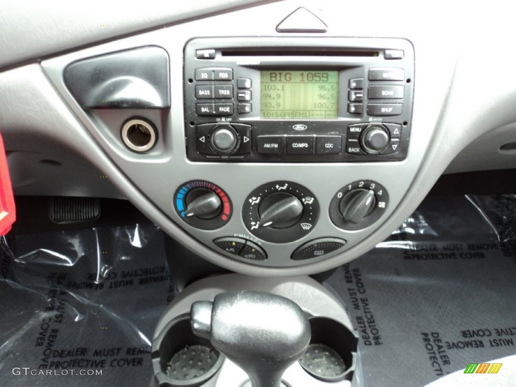 2004 Ford Focus ZX5 Hatchback Controls Photos