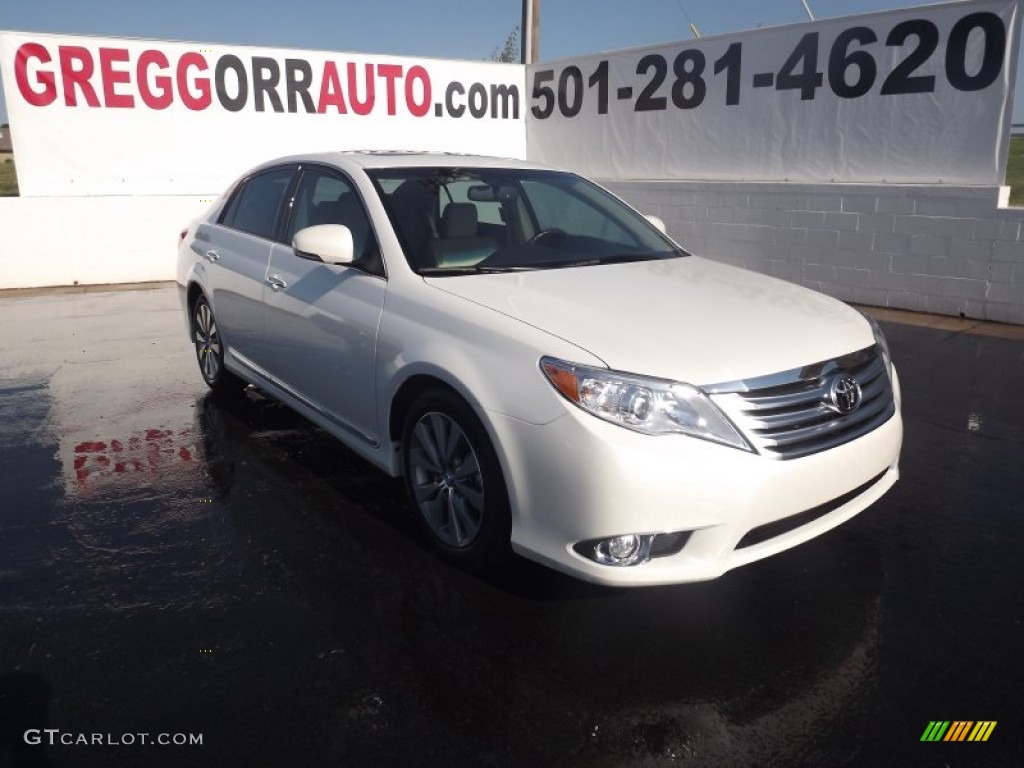 Blizzard White Pearl Toyota Avalon