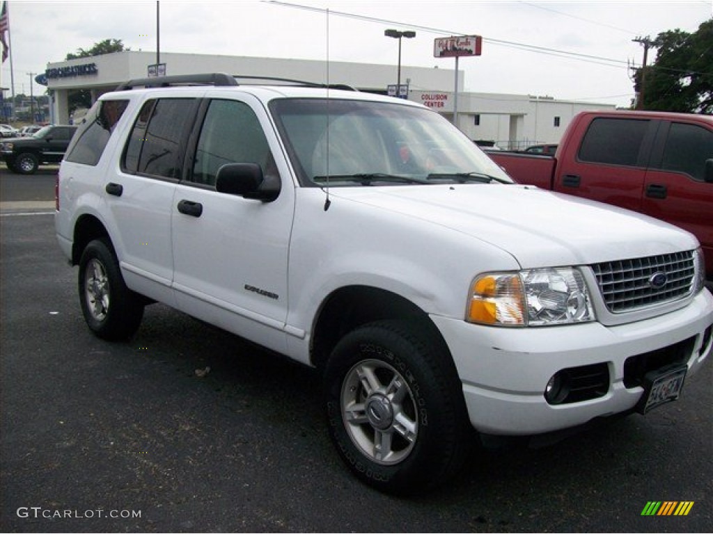 2005 Explorer XLT - Oxford White / Graphite photo #1