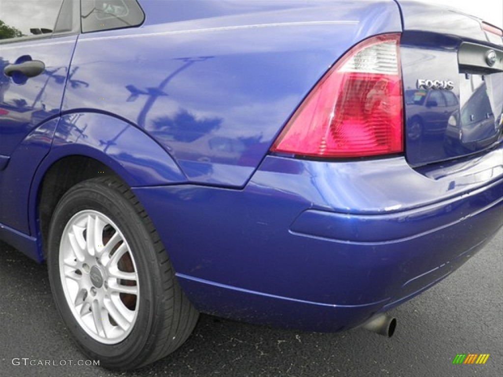 2005 Focus ZX4 S Sedan - Sonic Blue Metallic / Dark Flint/Light Flint photo #8