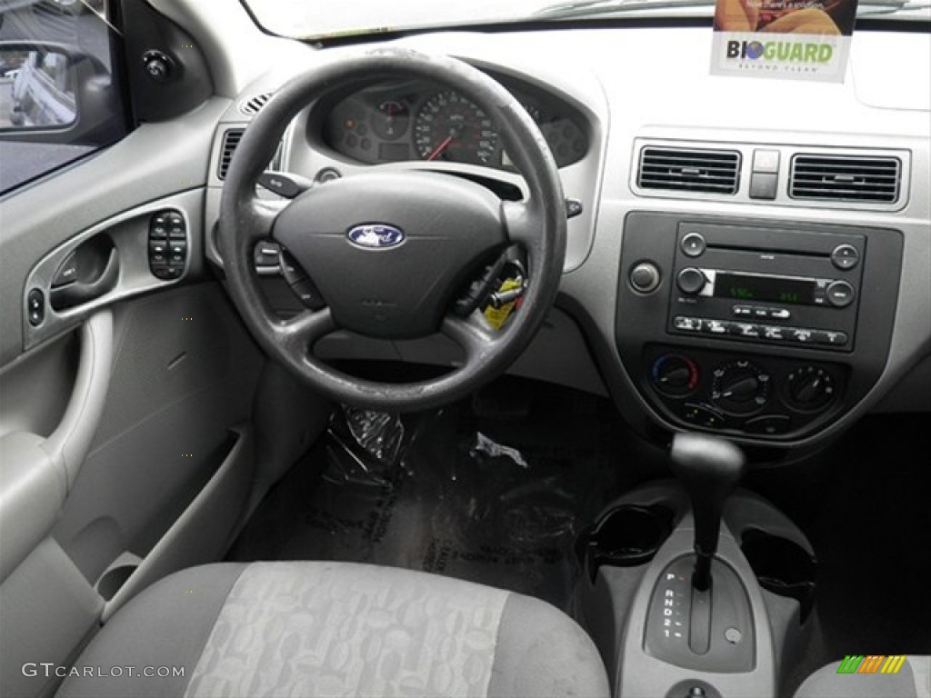 2005 Focus ZX4 S Sedan - Sonic Blue Metallic / Dark Flint/Light Flint photo #20