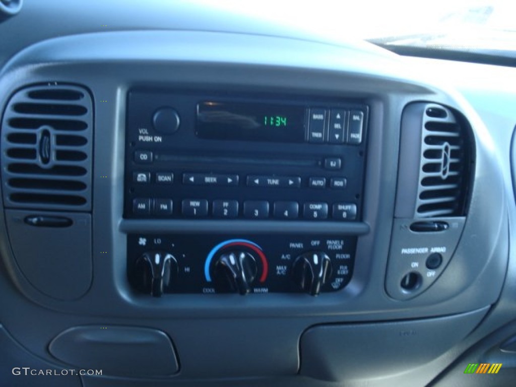 2002 F150 XLT SuperCab 4x4 - Silver Metallic / Medium Graphite photo #17