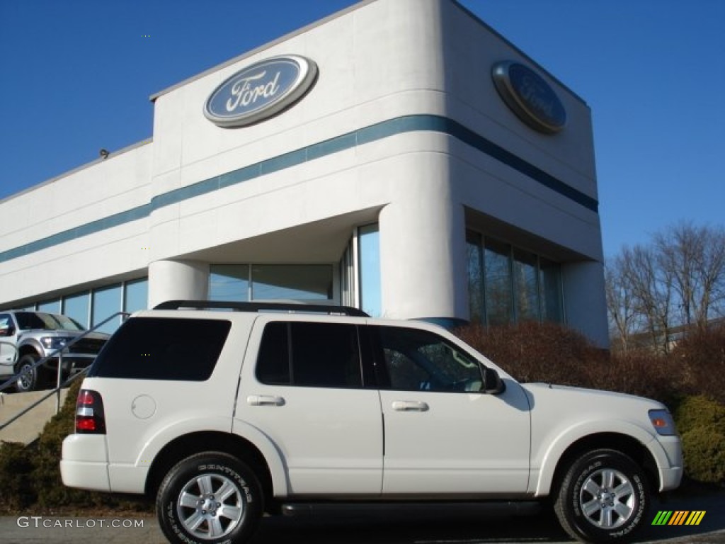 2010 Explorer XLT 4x4 - White Suede / Camel photo #1