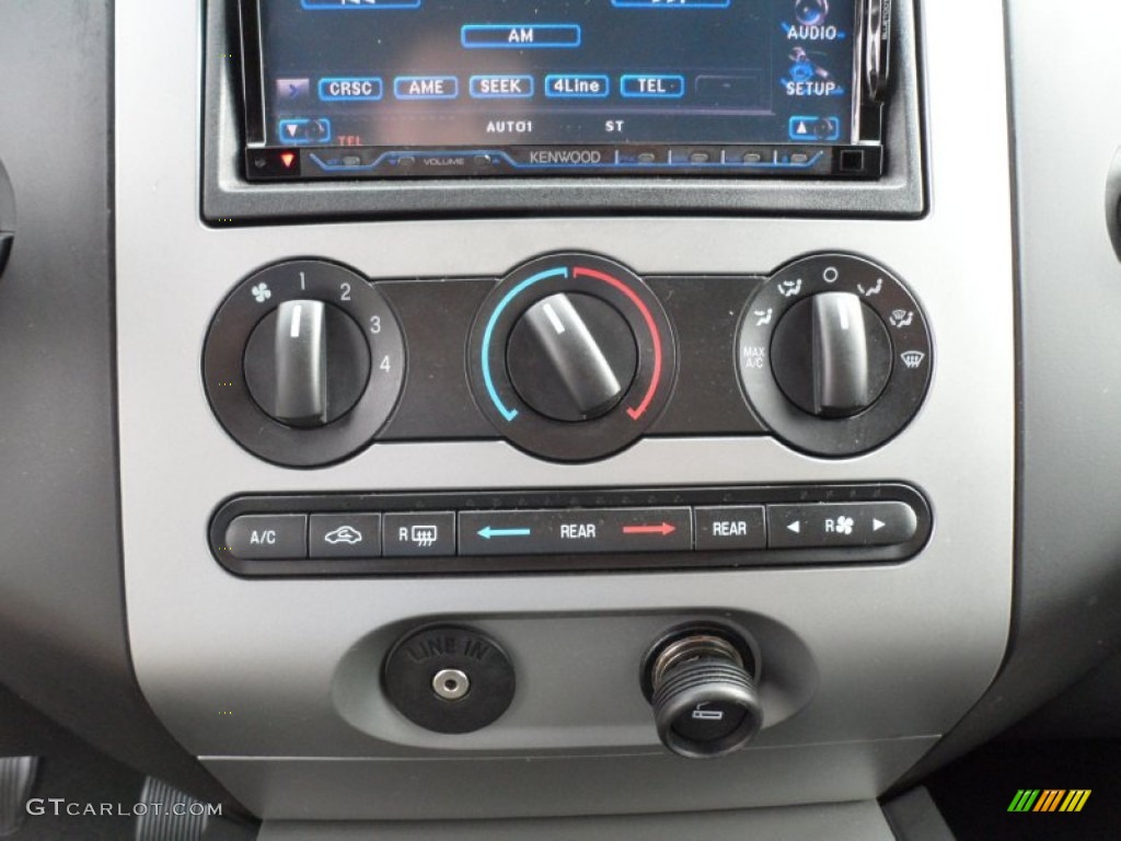 2007 Ford Expedition EL XLT Controls Photos