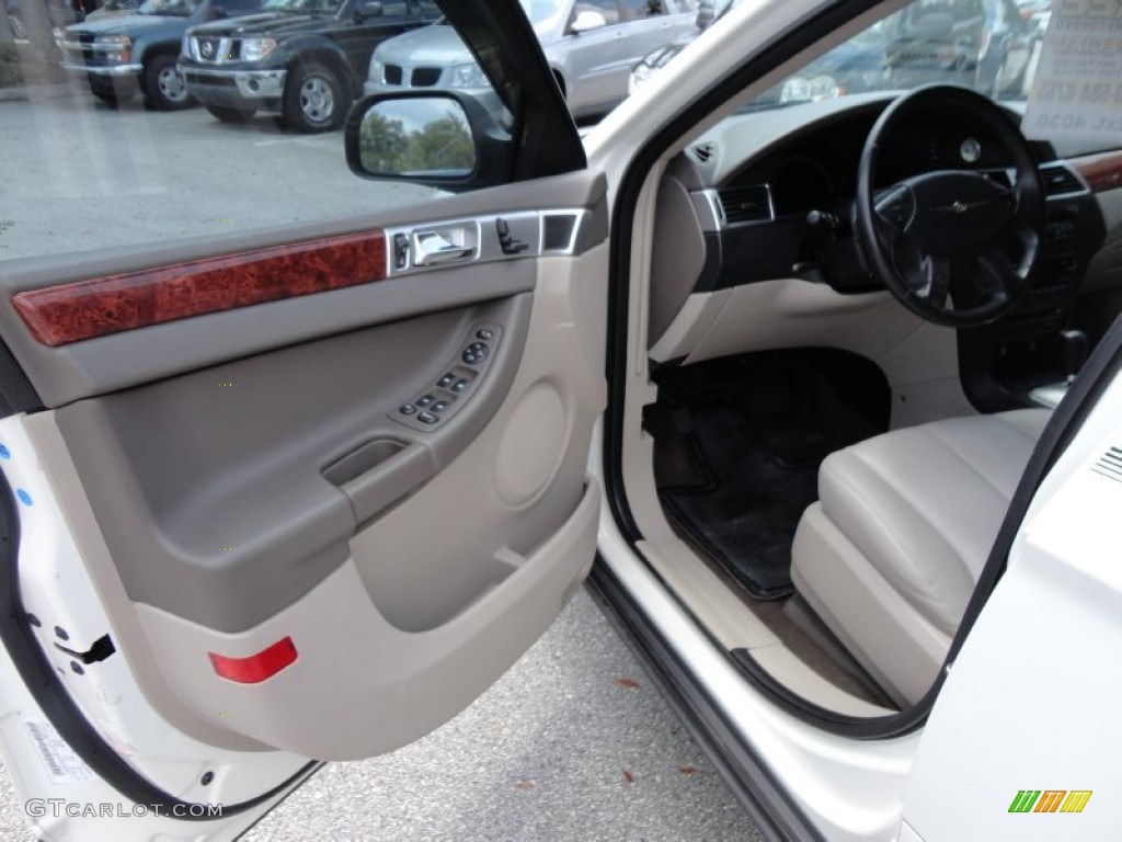 2005 Pacifica Touring - Stone White / Light Taupe photo #4