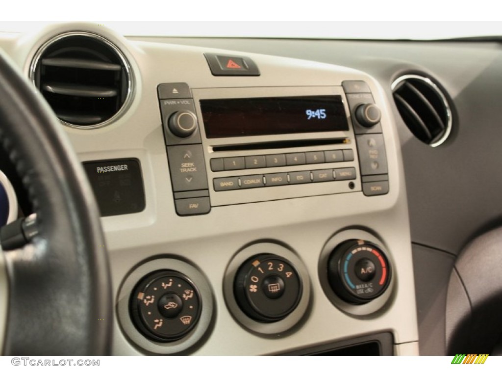 2010 Pontiac Vibe GT Controls Photos