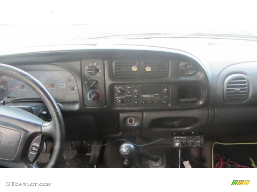 2002 Ram 3500 SLT Quad Cab 4x4 Dually - Dark Garnet Red Pearlcoat / Agate photo #28