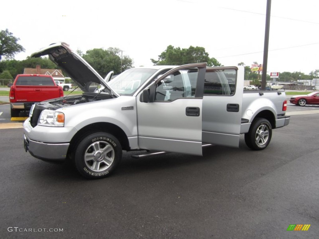 2006 F150 XLT SuperCrew - Silver Metallic / Medium Flint photo #25