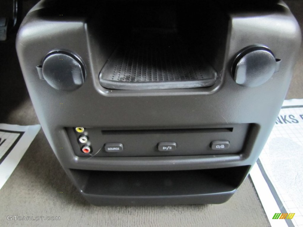 2005 Venture LT - Sport Red Metallic / Neutral photo #22