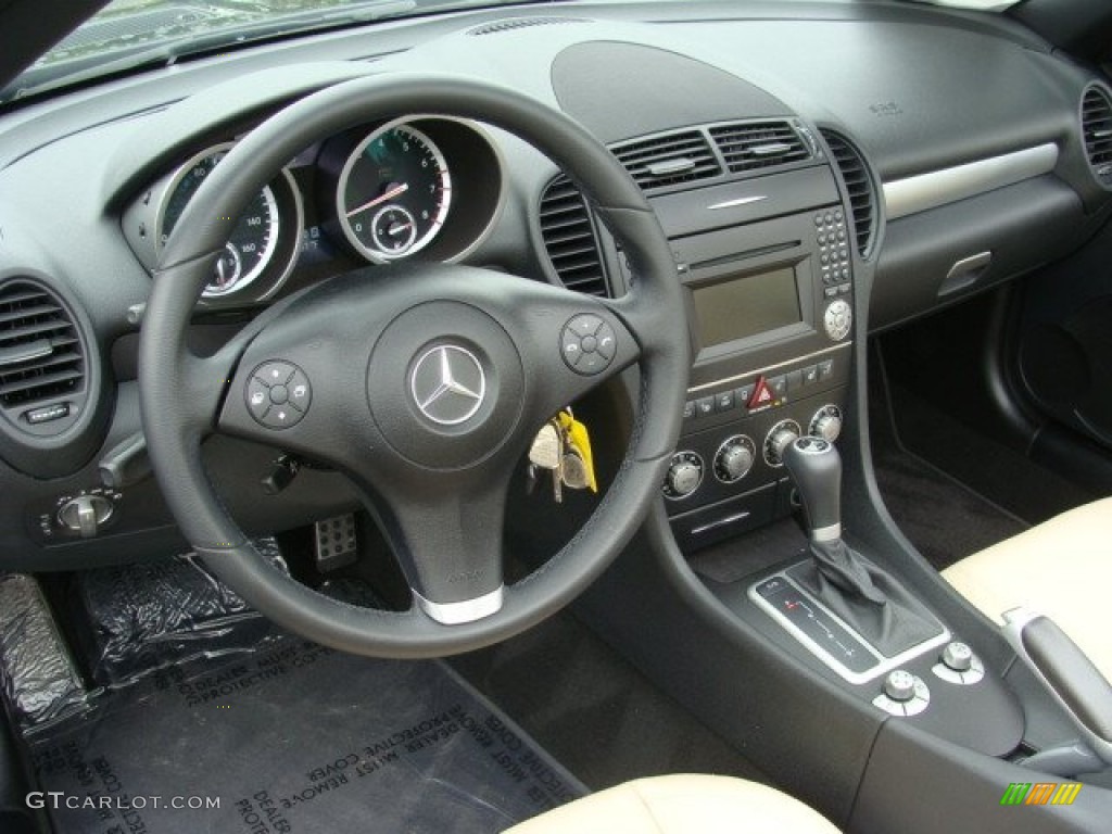 2009 Mercedes-Benz SLK 300 Roadster Black/Beige Dashboard Photo #64679714