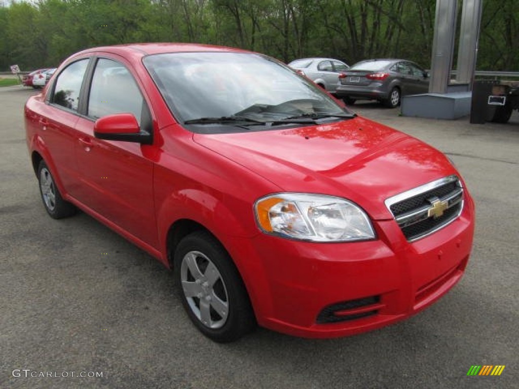 2010 Aveo LT Sedan - Victory Red / Charcoal photo #6