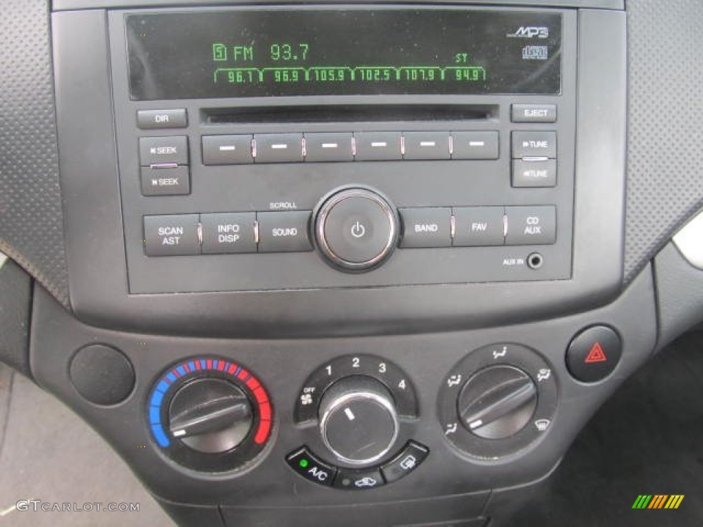 2010 Aveo LT Sedan - Victory Red / Charcoal photo #12