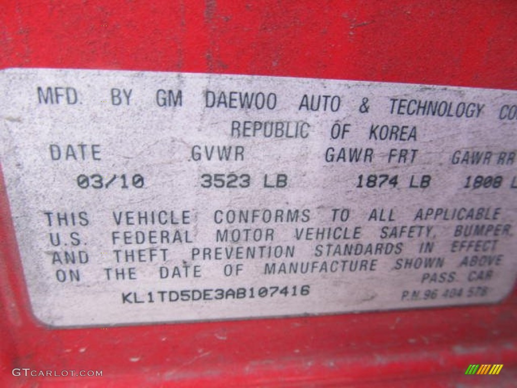 2010 Aveo LT Sedan - Victory Red / Charcoal photo #14