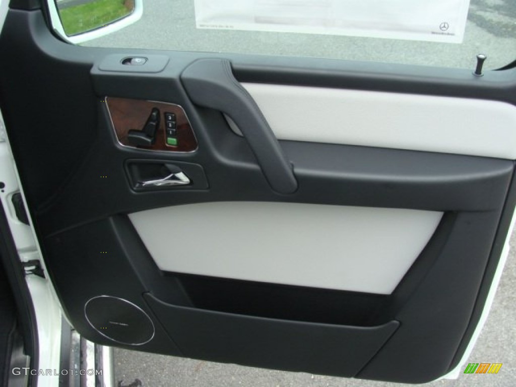 2012 Mercedes-Benz G 550 Ash/Black Door Panel Photo #64680047