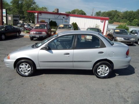 2000 Chevrolet Metro LSi Sedan Data, Info and Specs