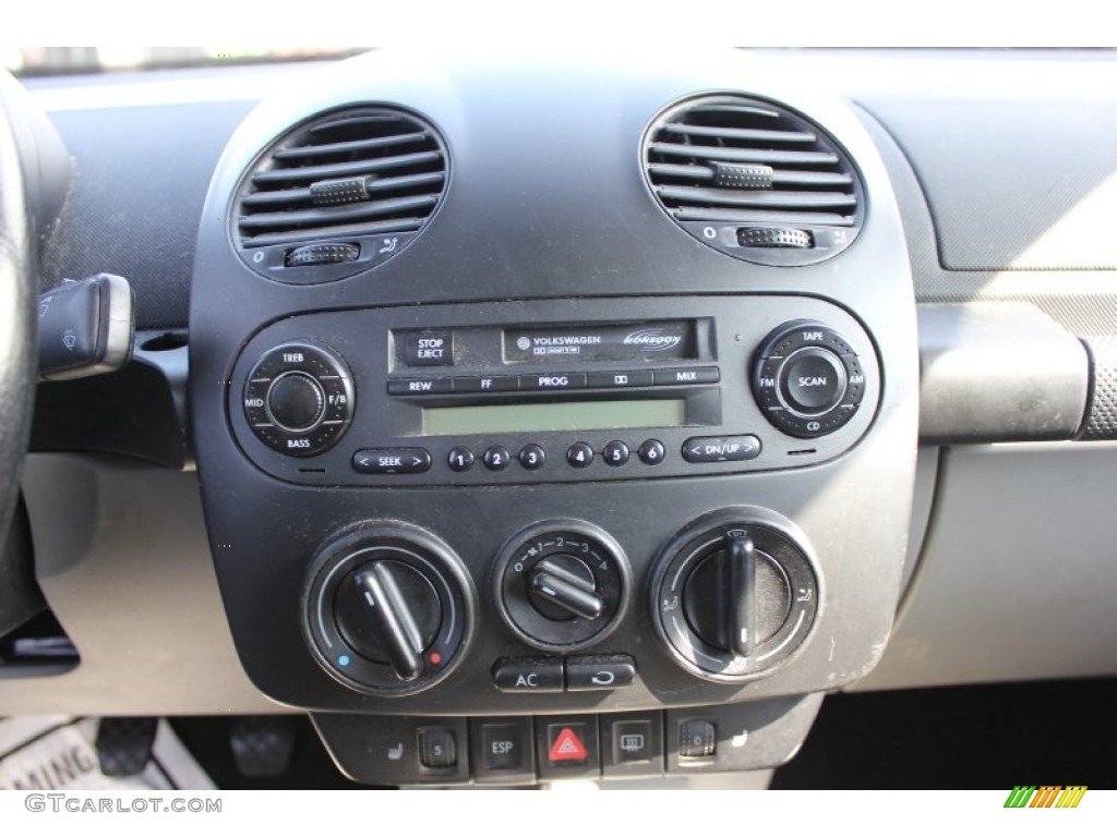 2004 Volkswagen New Beetle GLS Coupe Controls Photos